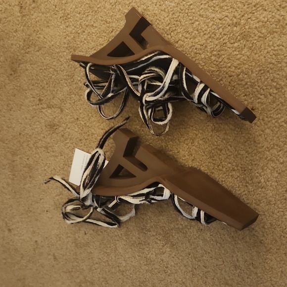 Sandals - Picture 2 of 4